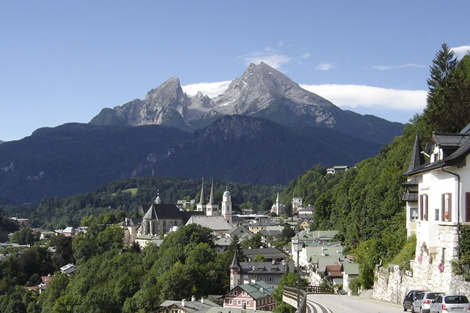 Blick vom Lockstein über den Ortskern von Berchtesgaden mit dem Watzmannmassiv
