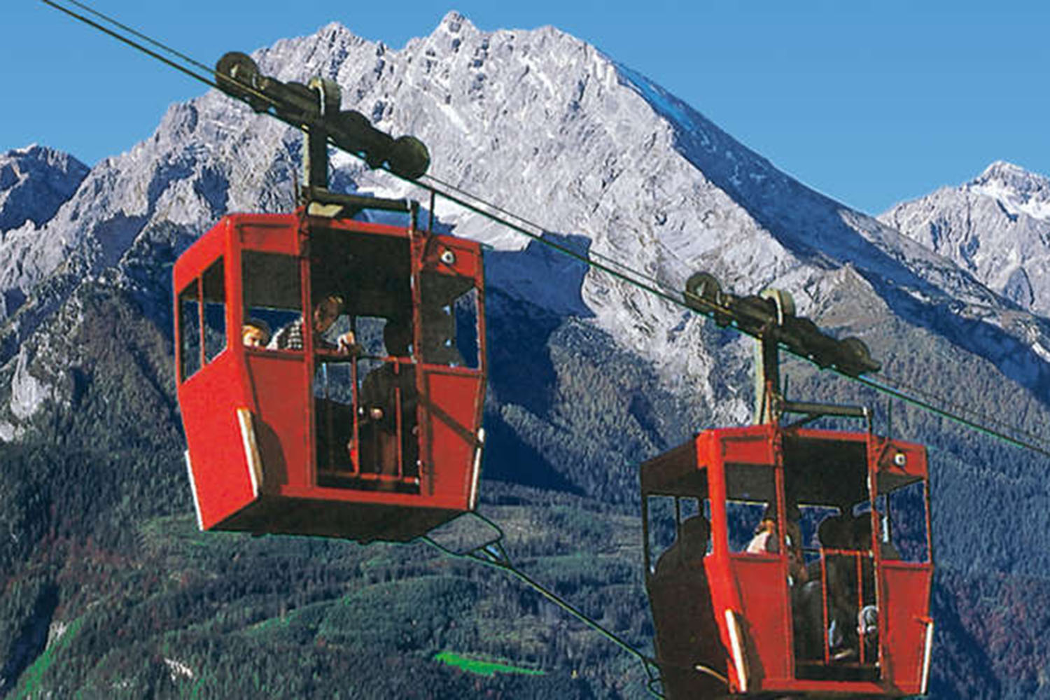 Bild der Obersalzbergbahn mit dem Watzmann im Hintergrund